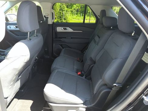 Used 2025 Ford Explorer Active AWD/4WD image 34