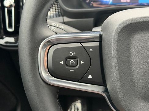 Certified 2025 Volvo XC40 B5 Plus AWD/4WD image 17
