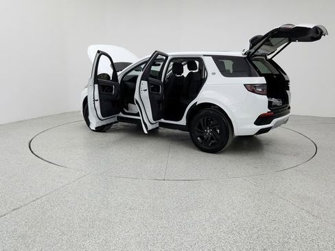 Used 2025 Land Rover Discovery Sport S image 12