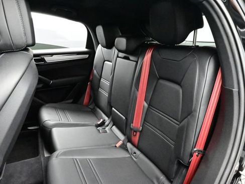 Used 2022 Porsche Cayenne Platinum Edition AWD/4WD image 14