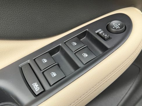 Used 2020 Buick Envision Essence w/ Experience Buick Package image 19