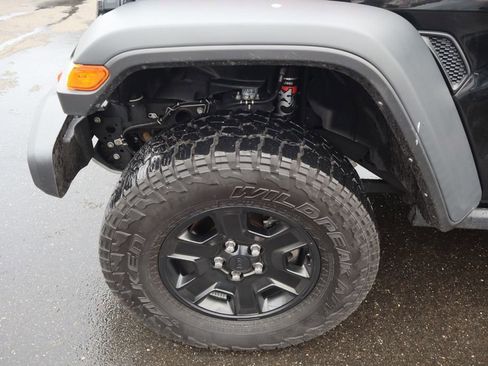 Used 2023 Jeep Gladiator Mojave image 11