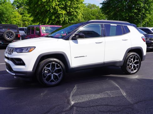 Used 2026 Jeep Compass Limited AWD/4WD image 9