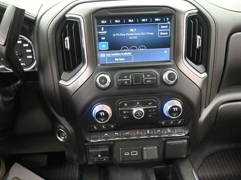 Used 2022 GMC Sierra 1500 AT4 w/ AT4 Premium Package image 10