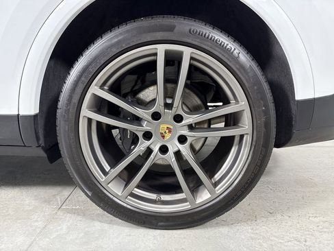Certified 2023 Porsche Cayenne Platinum Edition image 14