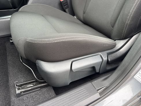 Used 2025 Nissan Rogue S FWD image 17