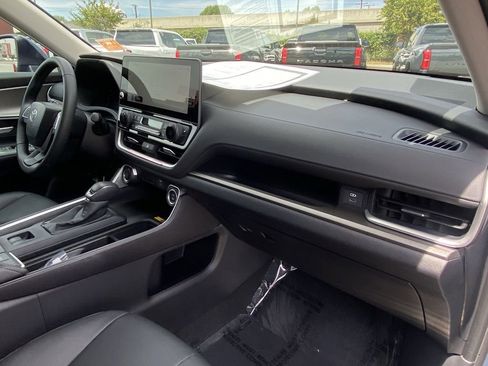 Certified 2026 Toyota Grand Highlander XLE image 17