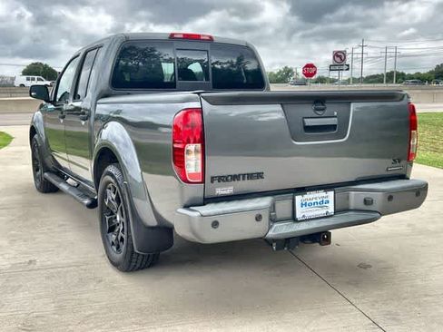 Used 2020 Nissan Frontier SV w/ Midnight Edition Floor Mats RWD image 5