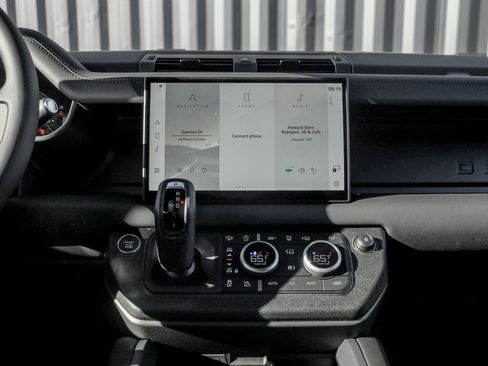 Used 2025 Land Rover Defender 110 S image 20