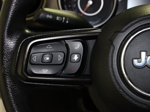 Used 2018 Jeep Wrangler Sport AWD/4WD image 22