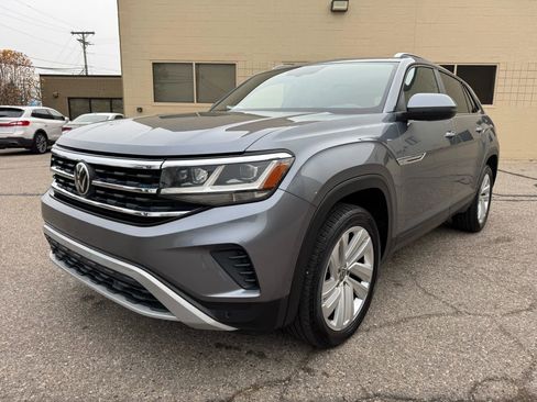Used 2020 Volkswagen Atlas Cross Sport SE w/ Panoramic Sunroof Package image 3