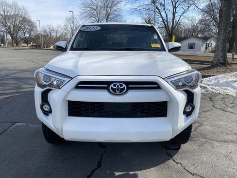 Used 2022 Toyota 4Runner SR5 image 2