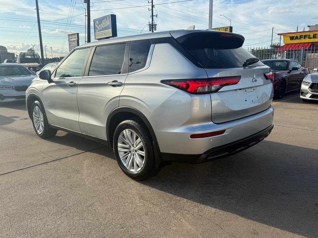 Used 2024 Mitsubishi Outlander ES FWD image 5