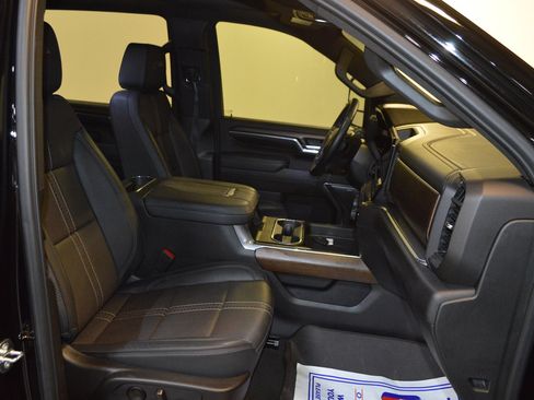 Used 2024 Chevrolet Silverado 2500 High Country w/ Midnight Edition image 11