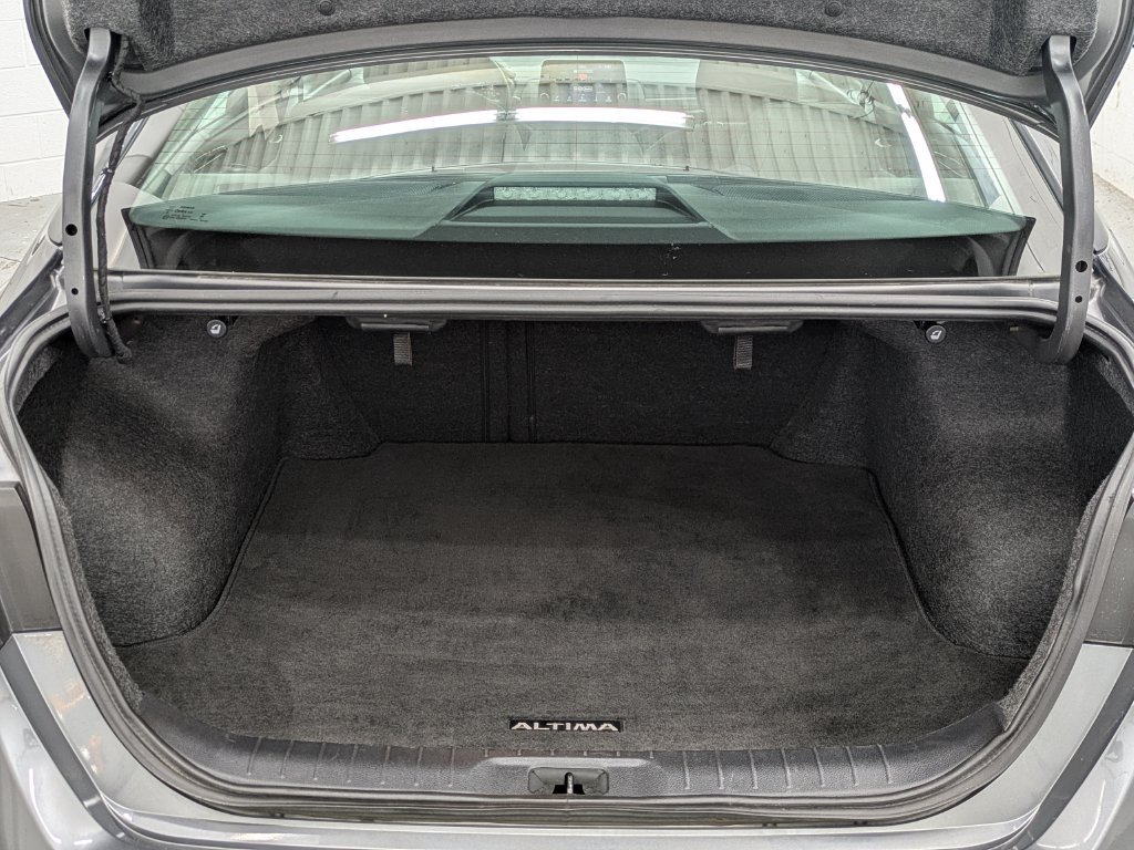 Used 2025 Nissan Altima 2.5 SV FWD image 14