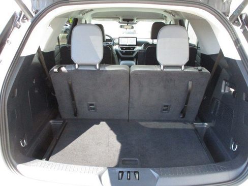 Used 2025 Ford Explorer Active w/ Active Comfort Package AWD/4WD image 8