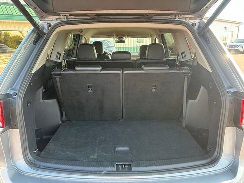 Used 2025 Volkswagen Atlas SE AWD/4WD image 28