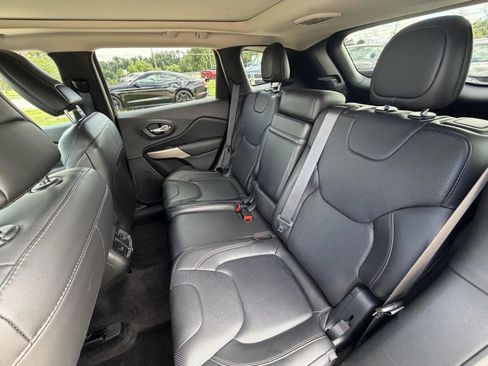 Used 2017 Jeep Cherokee Limited w/ Luxury Group AWD/4WD image 16