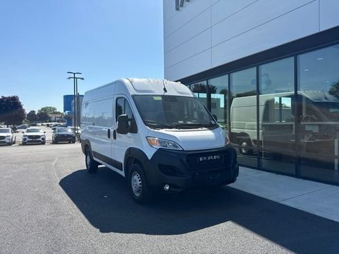 Used 2025 RAM ProMaster 2500 w/ Convenience Group FWD image 1