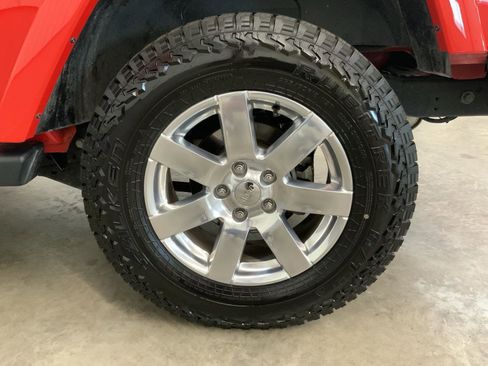 Used 2017 Jeep Wrangler Sahara w/ Connectivity Group AWD/4WD image 40