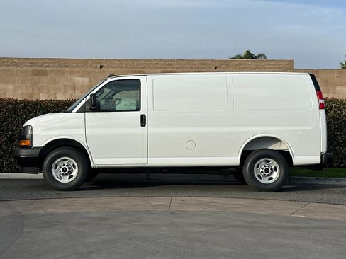 New 2025 GMC Savana 3500 w/ Driver Convenience Package RWD image 7