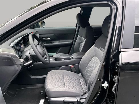 New 2026 Nissan Kicks SV w/ Cold Weather Package FWD image 9