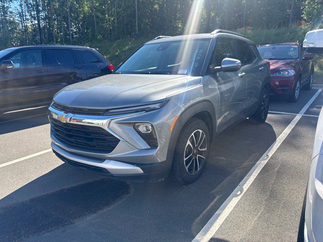 Used 2025 Chevrolet TrailBlazer LT FWD image 1