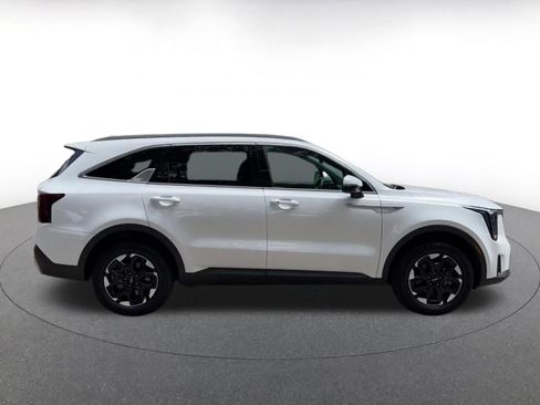 Used 2024 Kia Sorento S AWD/4WD image 16