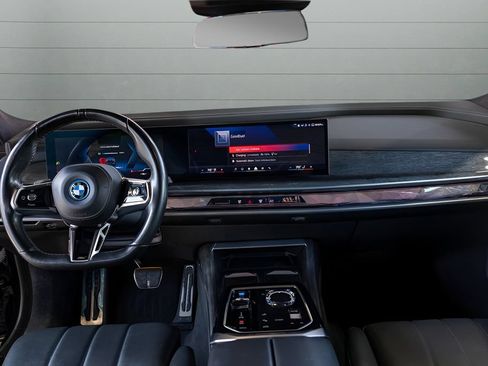 Used 2024 BMW i7 M70 AWD/4WD image 26