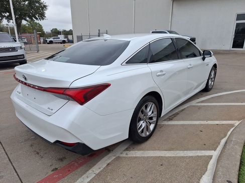 Used 2021 Toyota Avalon XLE image 6