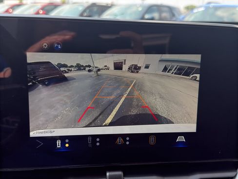 Certified 2025 Chevrolet Equinox LT w/ Safety and Technology Package AWD/4WD image 18