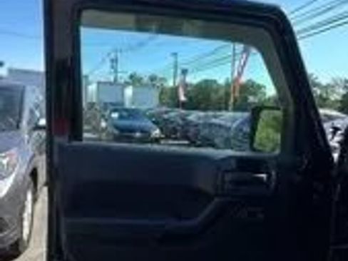 Used 2016 Jeep Wrangler Unlimited Sahara AWD/4WD image 7