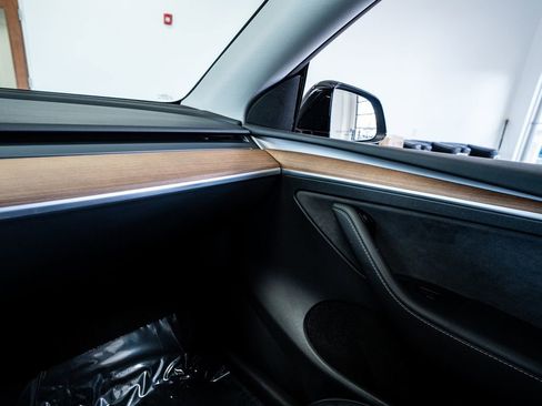 Used 2025 Tesla Model Y Long Range image 44