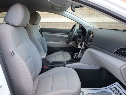 Used 2017 Hyundai Elantra SE FWD image 25