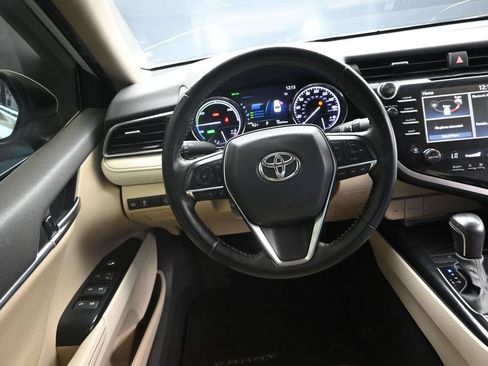 Used 2020 Toyota Camry XLE FWD image 29