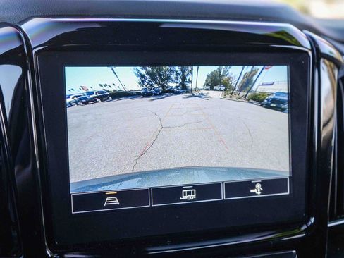 Used 2022 Chevrolet Traverse LT FWD image 24