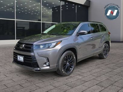 Used 2019 Toyota Highlander SE