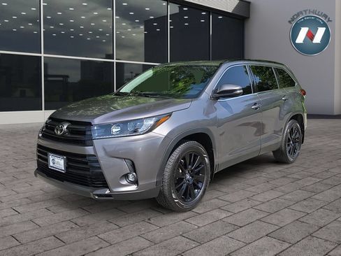 Used 2019 Toyota Highlander SE AWD/4WD image 1