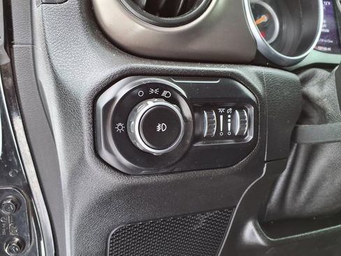 Used 2021 Jeep Wrangler Unlimited Sport AWD/4WD image 17