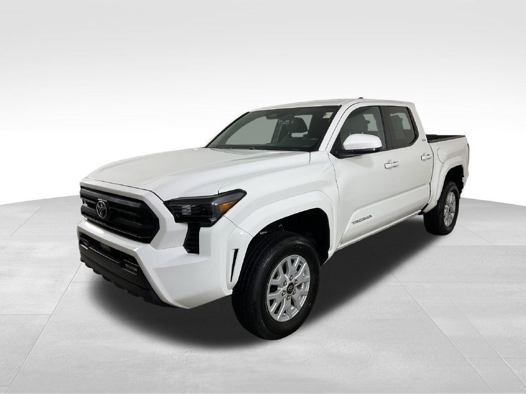 Used 2025 Toyota Tacoma SR5 AWD/4WD image 4