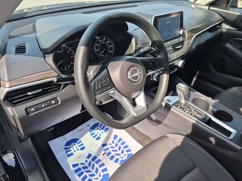 Used 2025 Nissan Altima 2.5 SV FWD image 16