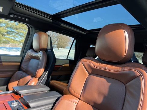 Used 2024 Lincoln Navigator Reserve image 17