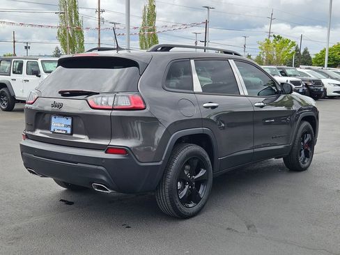 Used 2019 Jeep Cherokee Latitude Plus AWD/4WD image 6