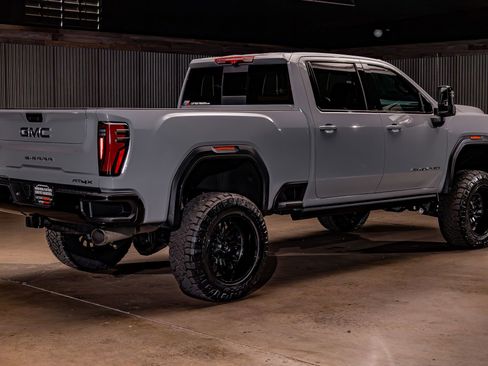 Used 2025 GMC Sierra 2500 AT4X AWD/4WD image 10