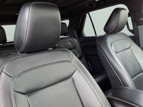 Used 2020 Ford Explorer XLT w/ Equipment Group 202A image 19