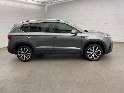 Used 2024 Volkswagen Taos SE image 4