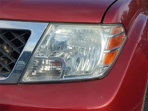 Used 2020 Nissan Frontier SV image 7