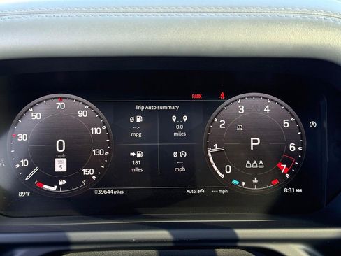 Used 2025 Land Rover Defender 110 X-Dynamic SE AWD/4WD image 24