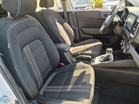 Used 2025 Hyundai Venue SEL FWD image 31