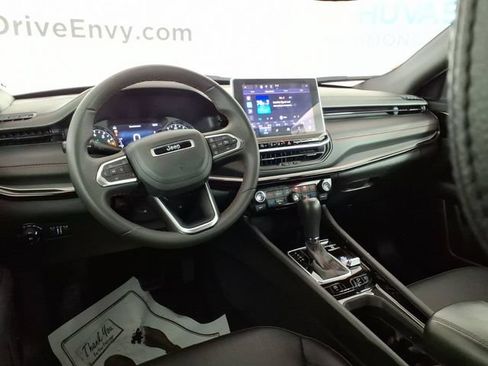 Used 2025 Jeep Compass Trailhawk AWD/4WD image 10